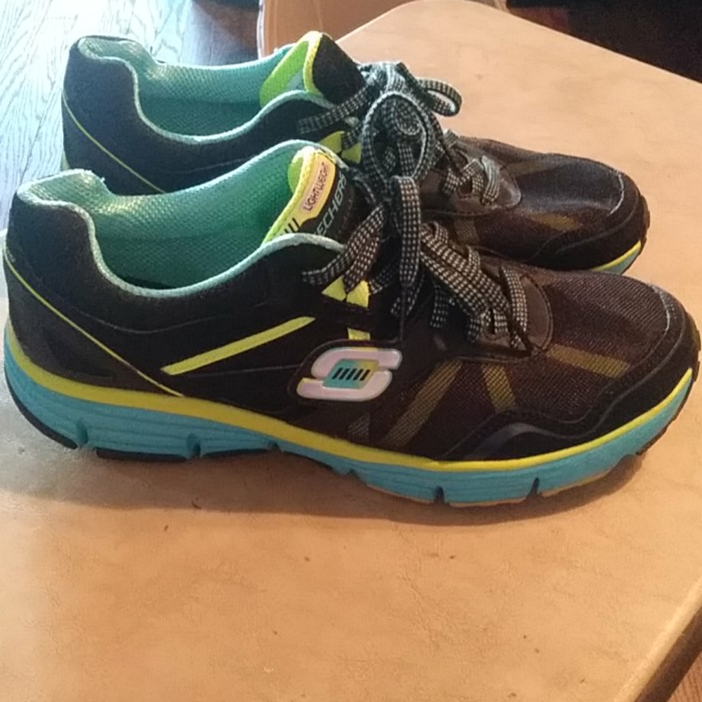 Lightweight SKECHERS size 9